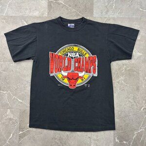90s Vintage Chicago Bulls Graphic Tee Mens Large World Champs NBA Basketball